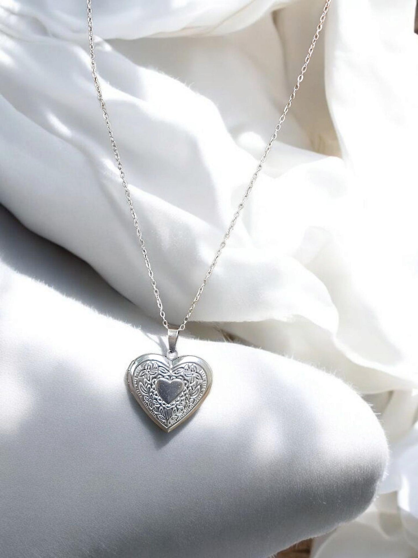 Belle Necklace