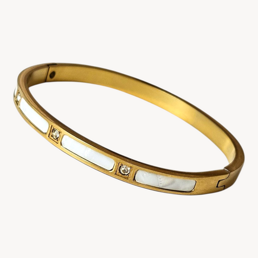 Cassie Bangle