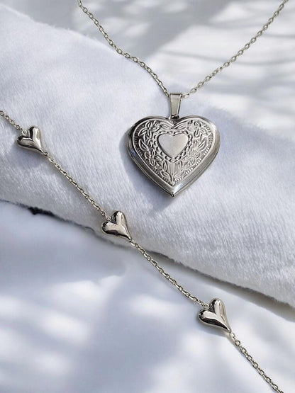 Belle Necklace